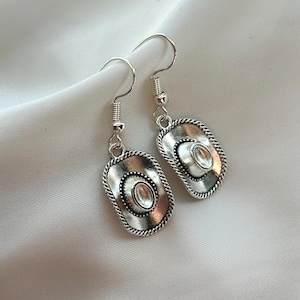 Orecchini a bottone in argento sterling a forma di cappello da
