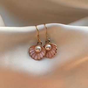 Too Cool Clam Earrings