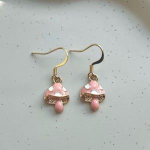 Boucles d'oreilles champignons roses Bijoux cottagecore Cadeau féerique Boucles d'oreilles automne pour elle
