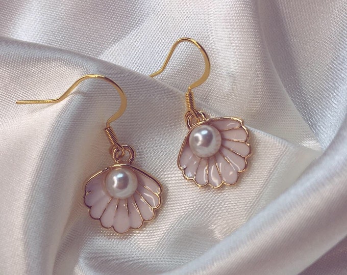 Clam Shell Earrings Ocean Inspired Jewellery Beachy Vibes Pearl Earrings Wedding Elegant Gift for Women Dainty Ocean Inspired Earrings