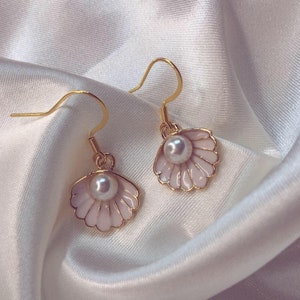 Clam Shell Earrings Ocean Inspired Jewellery Beachy Vibes Pearl Earrings Wedding Elegant Gift for Women Dainty Ocean Inspired Earrings