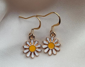 White Daisy Flower Earrings, Cute Y2K Floral Jewellery, Summer Holiday Gift