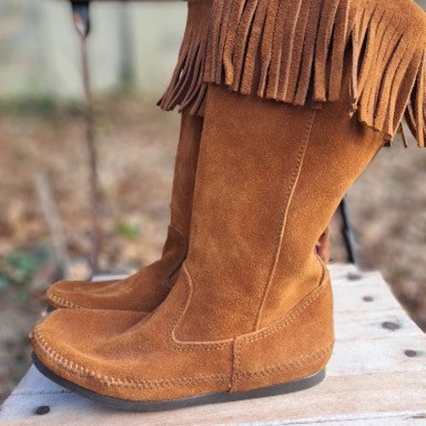 Minnetonka Boots Brown Suede Fringed Boot Moccasins Size 8 Rubber Soles Hippie Boho Style