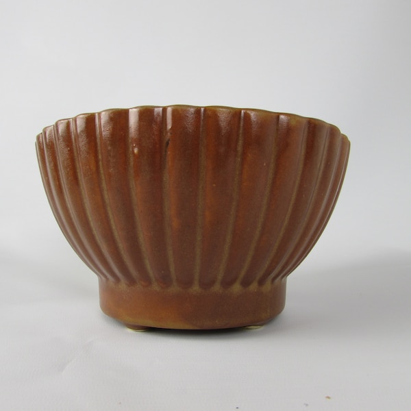 UPCO 401 (Ungemach Pottery Company Ohio) 1950’s Brown Ribbed Stoneware Planter