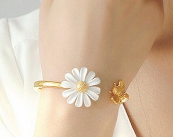 Sunflower Bracelet, Sunflower Jewelry, Flower Bracelet, Sunflower Charm, Gift For Her, Bee Floral Bracelet, Bee Jewelry, Sunflower Gift