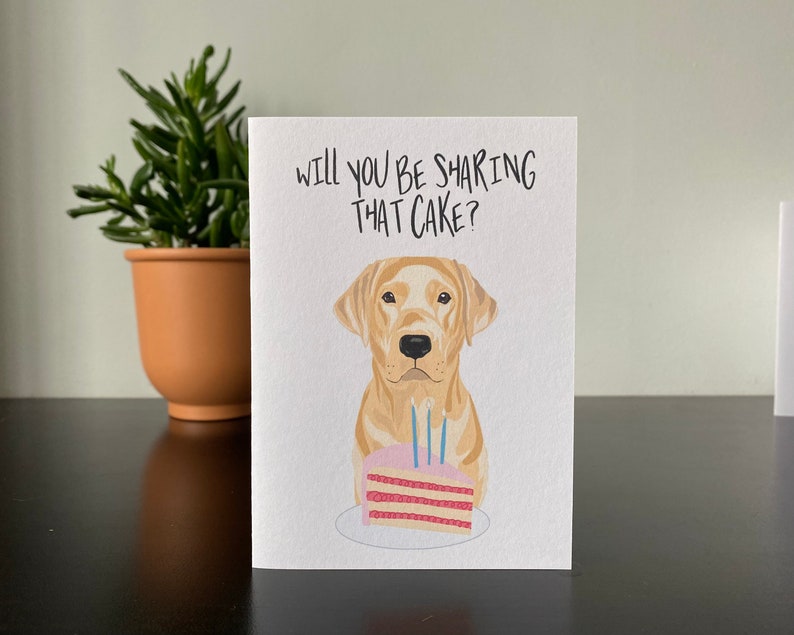 Carte personnalisée A6 d'anniversaire de Labrador - Partagerez-vous ce gâteau ? - Couleurs de manteau noir, doré, rouge renard, chocolat ou argent. Golden