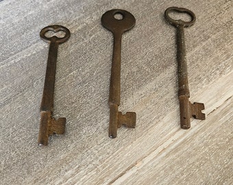 Set of 3 Vintage Skeleton Keys, Wedding Token Key, Bridal Shower Decor, Antique Skeleton Keys, Antique Trunk Key, Vintage Door Key.