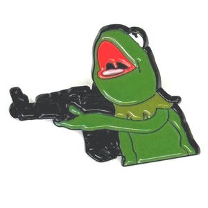 Grüne Froschgewehr-Emaille-Anstecknadel | Taktisches Militär-Ansteckabzeichen, Sammlerstück