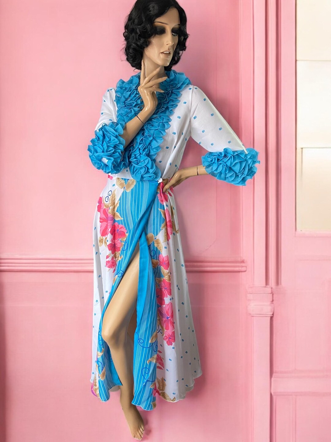 Amazing Ruffle Frilly Vintage 60s House Coat Dressing Gown