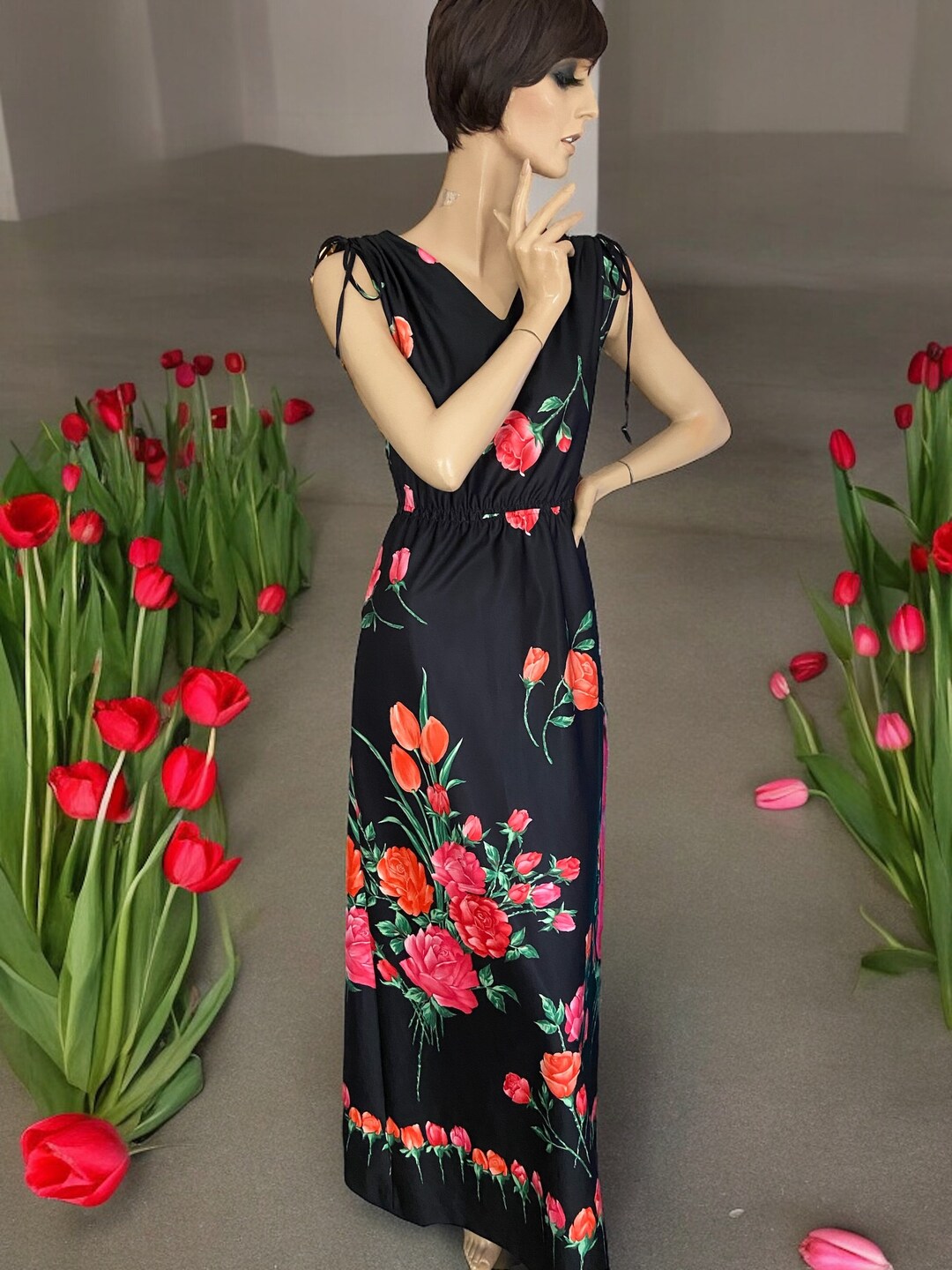 Impresionante vestido largo vintage con estampado floral de