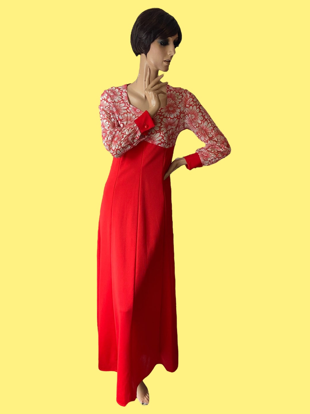 Robe longue C&A en dentelle florale rouge et marguerite vintage