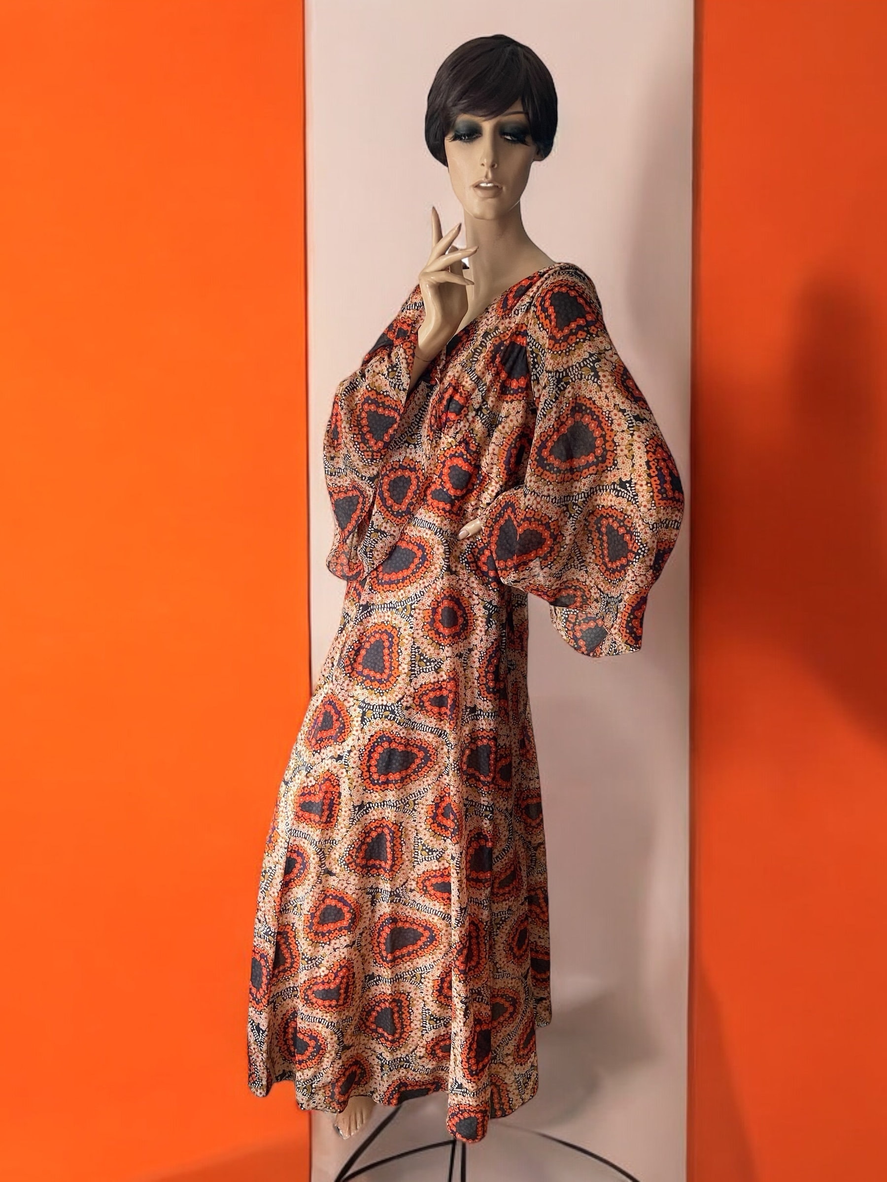 素晴らしい花柄のヴィンテージ 70 年代ワイドエンジェルスリーブ