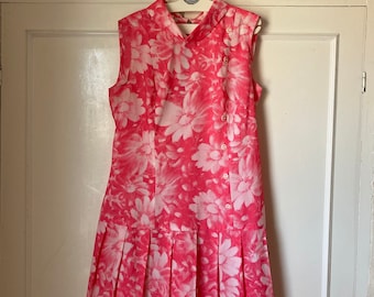 Söt rosa blommig plisserad vintageklänning från 60-talet 12 14
