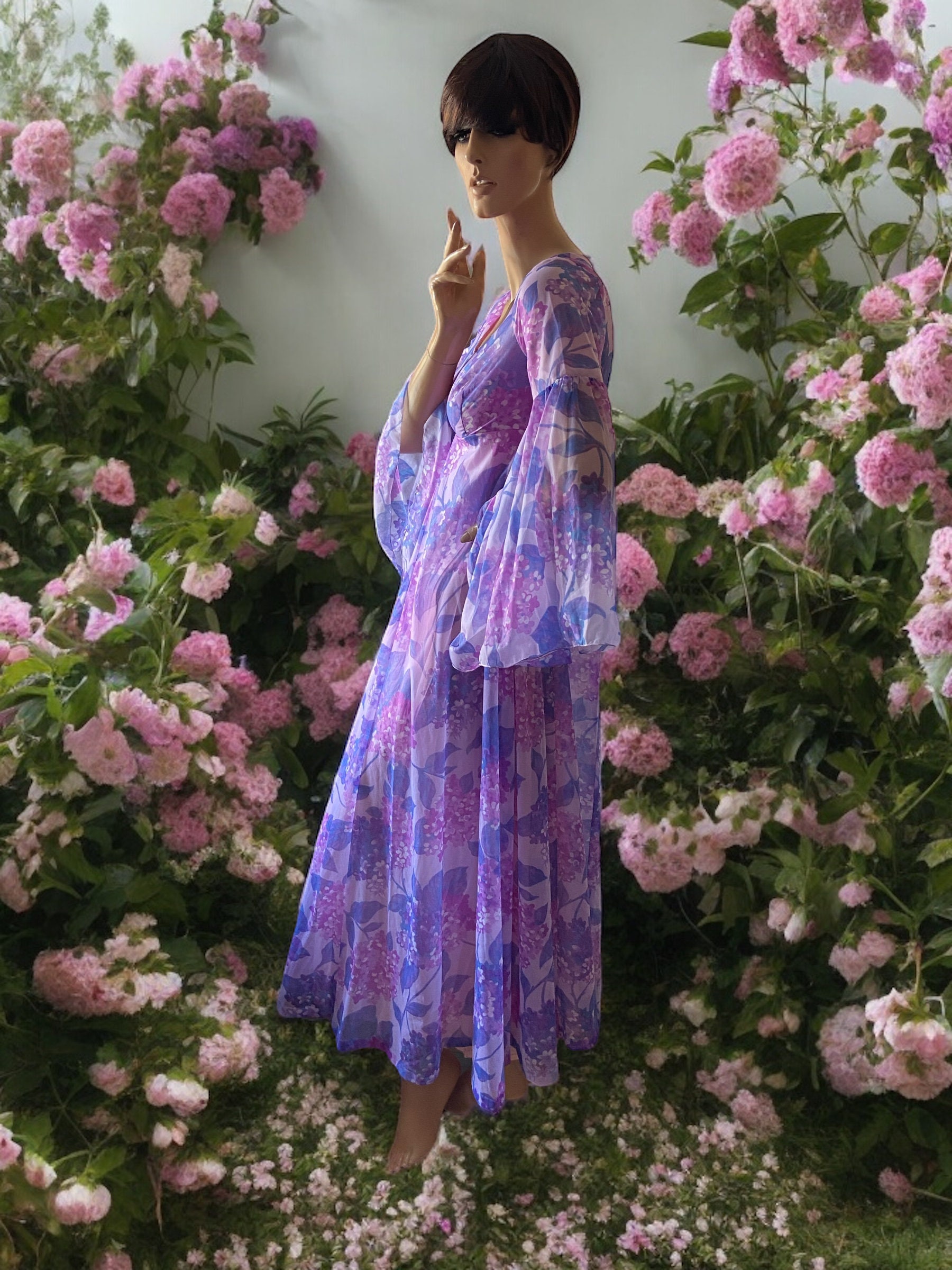 Beautiful vintage 70s karida Angel sleeve maxi dress purple floral 10 12