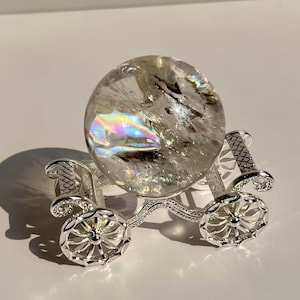 Carruaje de Princesa Cenicienta de plata con diseño único y soporte esférico.