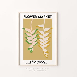 K&ouml;nnte beinhalten: Ein druckbarer Poster mit einer stilisierten Illustration von rosa und gr&uuml;nen Blumen auf gelbem Hintergrund. Der Text "FLOWER MARKET" und "S&Atilde;O PAULO" ist auf dem Poster gedruckt.
