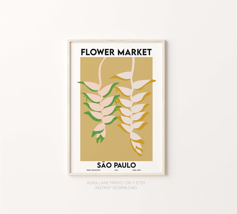 K&ouml;nnte beinhalten: Ein druckbarer Poster mit einer stilisierten Illustration von rosa und gr&uuml;nen Blumen auf gelbem Hintergrund. Der Text "FLOWER MARKET" und "S&Atilde;O PAULO" ist auf dem Poster gedruckt.