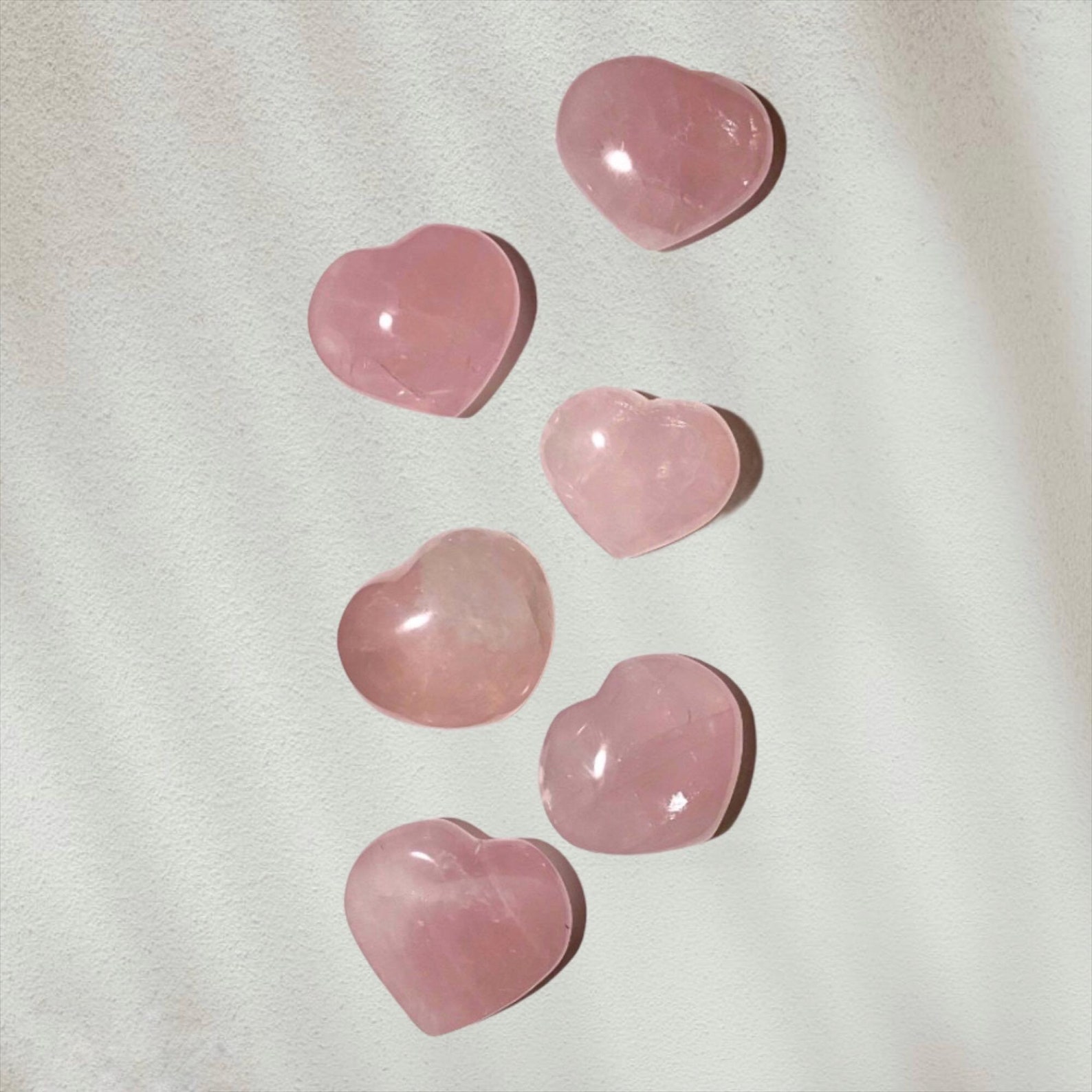 Gran forma de corazón de cuarzo rosa hinchado, piedra preciosa de ...
