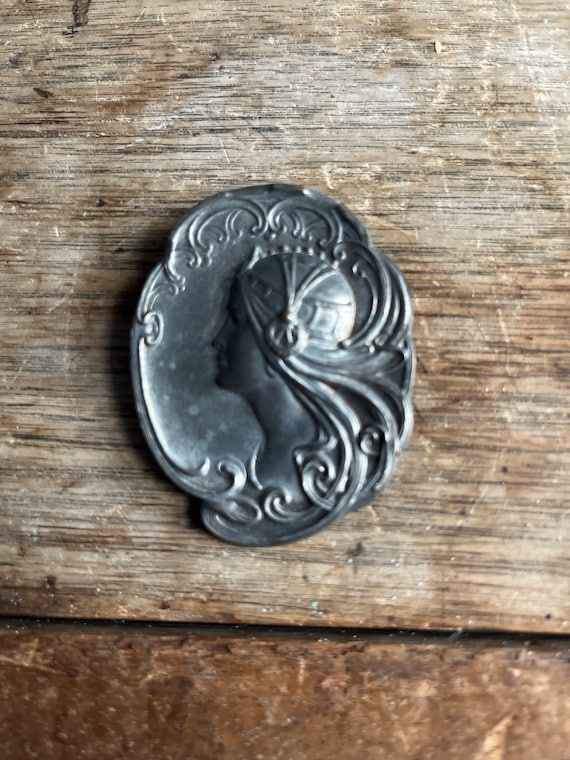 Antique Art Nouveau Repousse Pin