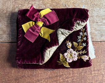 Antyczny wiktoriański aksamitny uchwyt na chusteczki z lat 90. XIX wieku