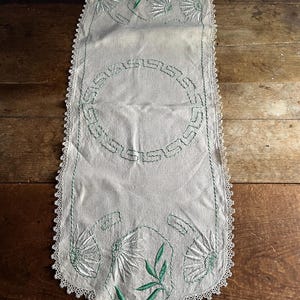 Vintage 1920 1930s Embroidered Linen Floral Runner Green