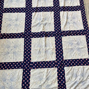 Vintage 1940s Embroidered Blocks Quilt Coverlet Bedspread
