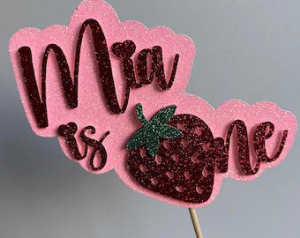 Adorno personalizado para tarta de primer cumpleaños con diseño de fresas: decoración de cumpleaños, recuerdo de primer cumpleaños y regalo para fiestas.