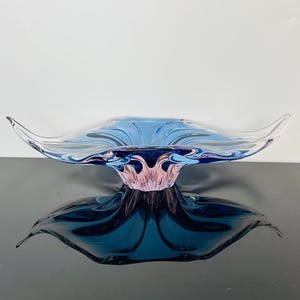 Schöne Kobaltglas Schale mit Rosaline Kern, Tschechoslowakei Handarbeit Vintage 1960er Jahre