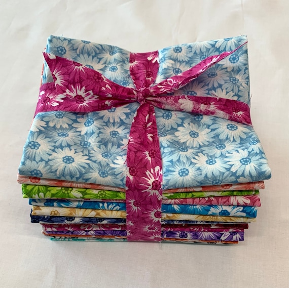 17pc. Fat Quarter Bundle. Cowgirl Daisy Fields. 17 color ways