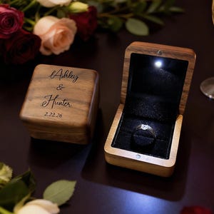 Caja de anillo de compromiso con luz LED personalizada, caja de anillo de boda personalizada con luz, caja de anillo grabada personalizada