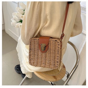 Summer Hand-Woven Handbags with Tassels Straw Crossbody Purse Handmade  Casual Simple Flap Pocket Hollow-out for Seaside Holiday