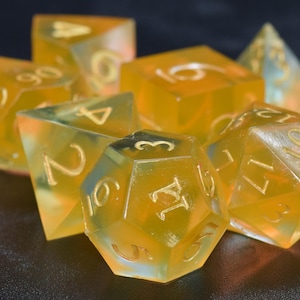 Dragon&#39;s Fire 7pc Sharp Edge Dice Set