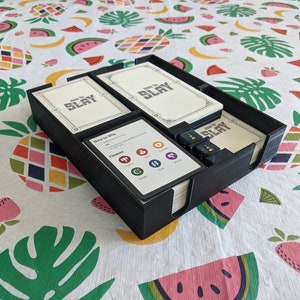 Hier om te doden Sleeved & Standard Card Organizer Insert| Voor in de winkel gekochte versie | Geweldig voor fans van onstabiele eenhoorns