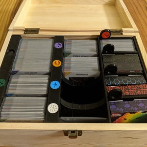 Gegraveerde onstabiele eenhoorns Ultimate Sleeved & Standard Card Box | Past bij zowat alles!