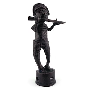 Estatuilla africana beninesa, estatua africana, estatua africana de bronce, estatua de la tribu beninesa, estatuilla africana, arte africano de Benín