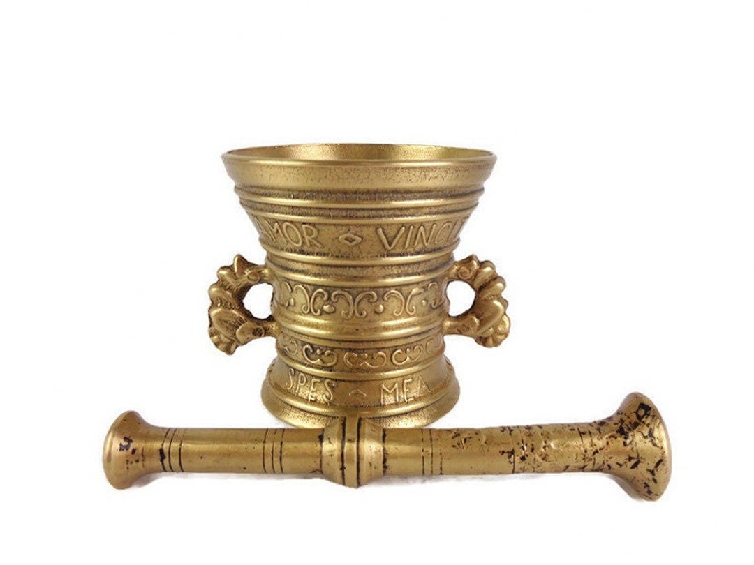 Engraved Brass Mortar and Pestle, Antique Brass Mortar and Pestle, Brass  Mortar With Double Handles, 1771 Amor Vincit Spec Mea in Deo Omnia 