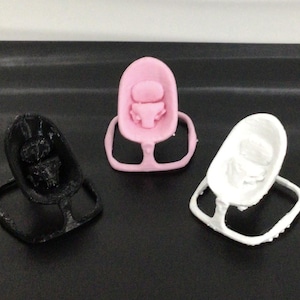 Miniaturowa huśtawka dla niemowląt – replika drukowana w 3D | Akcesorium do domku dla lalek w skali 1:12
