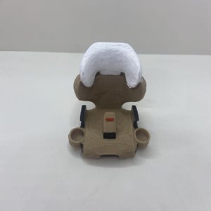 Mini Dollhouse Baby Car Seat – 1:12 Scale | Realistic Infant Carrier for Miniature Scenes - V13