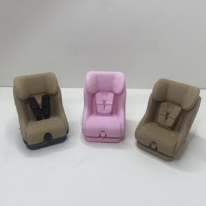 Mini Dollhouse Baby Car Seat – 1:12 Scale | Realistic Infant Carrier for Miniature Scenes - V12