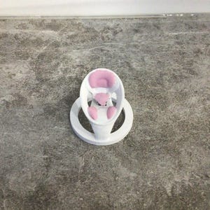 Columpio para bebé en miniatura – Réplica impresa en 3D / Accesorio para casa de muñecas a escala 1:12 - Versión 3