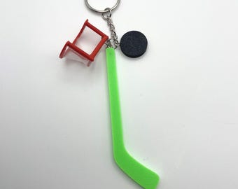 Llavero de mini hockey: accesorio deportivo poco común para aficionados.
