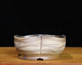 Lobed pot ( 7 1/2")