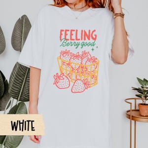 Feeling Berry Good Shirt, Strawberry Graphic Tee, Comfort Colors T-Shirt, Cute Summer Shirt, Fruit Aesthetic Top, Italian Picnic Vibes
