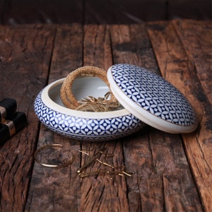 Mayari box, jewelry box, ceramic box, porcelain box