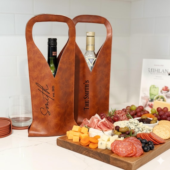 Leather engraved wine tote bag, Wine caddy, Personalized wine tote, Gifts for wine lovers, Housewarming Gift, Corporate Gifts, Wedding Gift