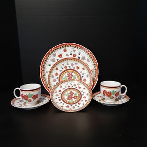 Heinrich Dinnerware Collection With Beautiful Floral Design Boho Vintage