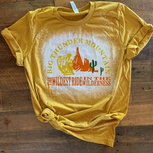 Camiseta Big Thunder Mountain, camiseta Disney Ride, El paseo más salvaje en la naturaleza, camiseta gráfica Disney, camiseta WDW, camiseta blanqueada, camiseta gráfica