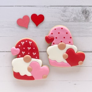 ¡ENVÍO RÁPIDO! Gnomo sosteniendo corazón Cortador de galletas para el día de San Valentín 4"