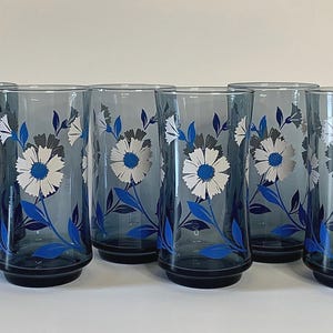 Juego de 6 vasos vintage Libbey Blue Daisy con diseño floral retro de mediados de siglo, vasos azules para agua y jugo.