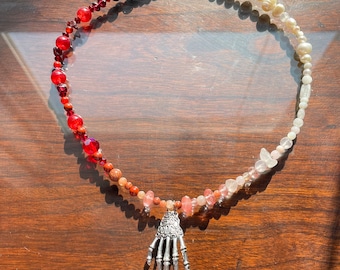 l'autre collier de perles de cristal, collier de coraline, collier de cristal, bijoux en cristal, halloween, effrayant, perles d'eau douce, grenat
